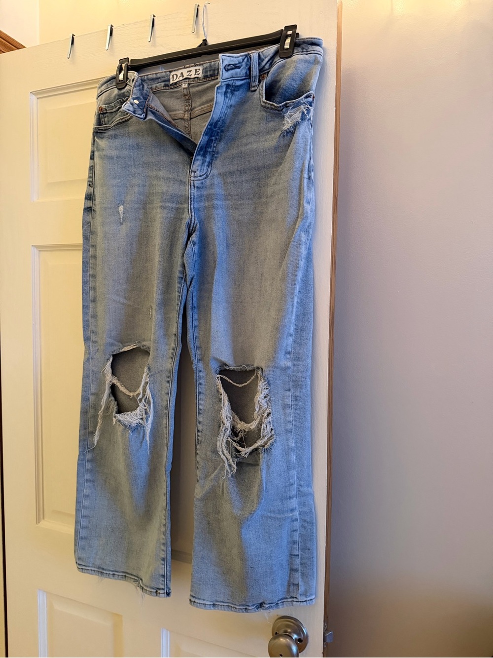 DAZE Light Blue Straight-Leg Distressed Jeans